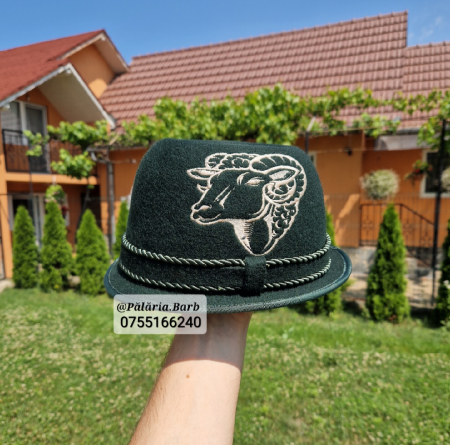 Pălării cu Berbeci - Pălărie verde "Oșenească" cu berbec cusut crem