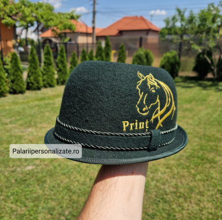 Pălărie verde "Oșenească" cu un cal cusut + nume [1]