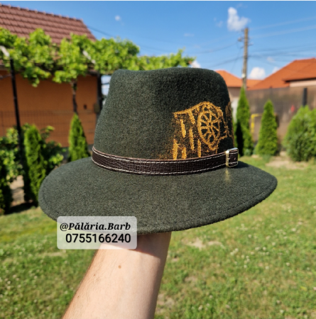 Pălărie verde "Parlamentară" cu 2 berbeci pictați [1]