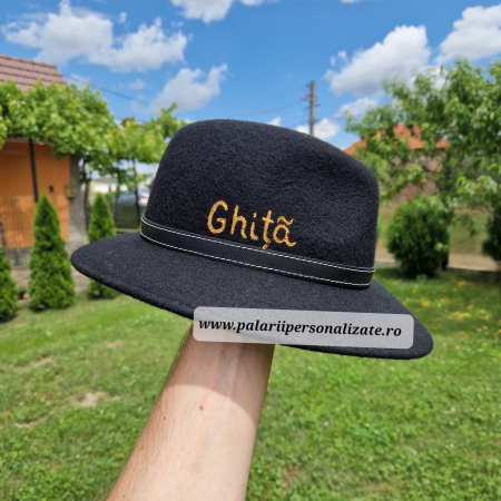 Pălărie neagră "Parlamentară" cu țap pictat + Nume [2]