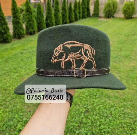 Pălării Personalizate - Pălărie verde "Parlamentară" cu mistreț cusut