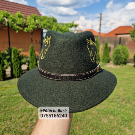 Pălărie verde "Parlamentară" cu un cal pe ambele părți [2]