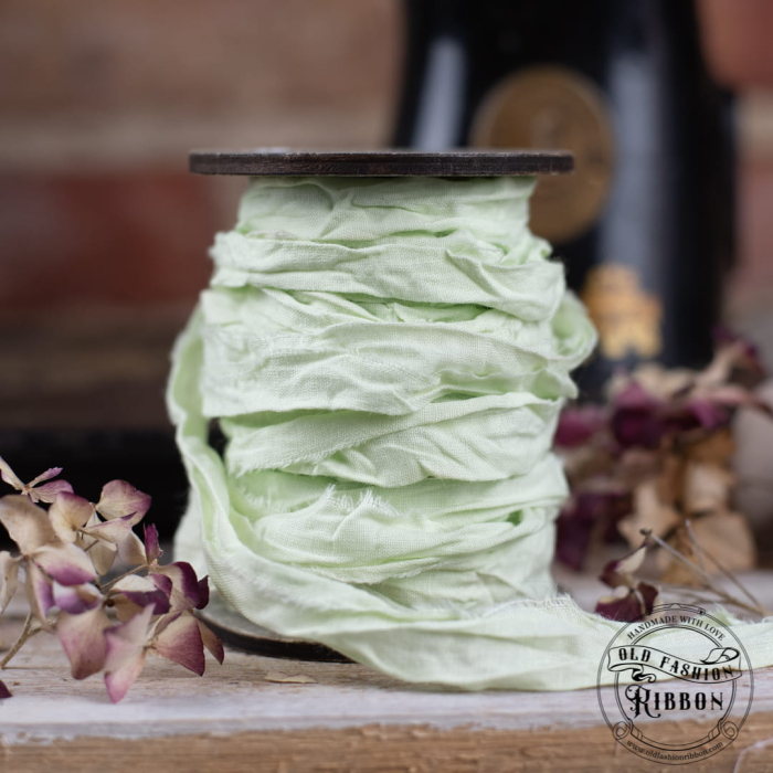 panglica-in-vintage-verde-menta-pastel-old-fashion-01.jpg [1]