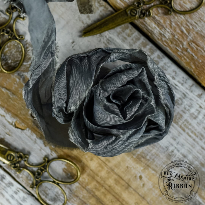 panglica-vintage-gri-inchis-old-fashion-bobina-1.jpg [2]