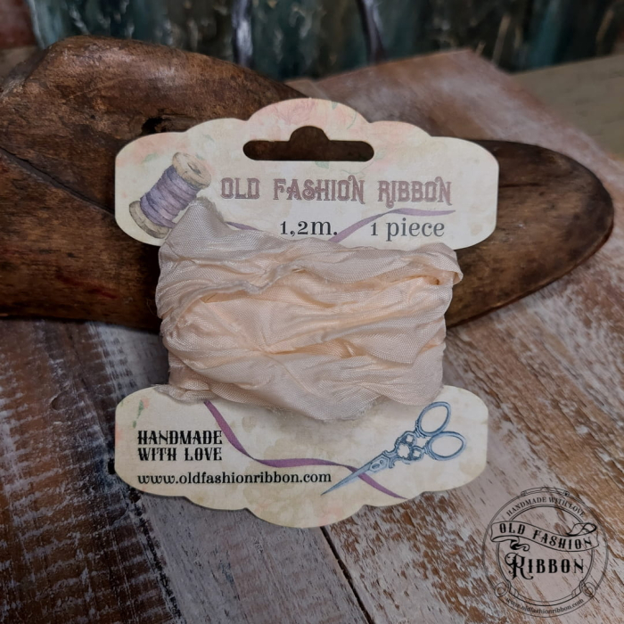 panglica-vintage-piersica-old-fashion-bobina-1.jpg [1]