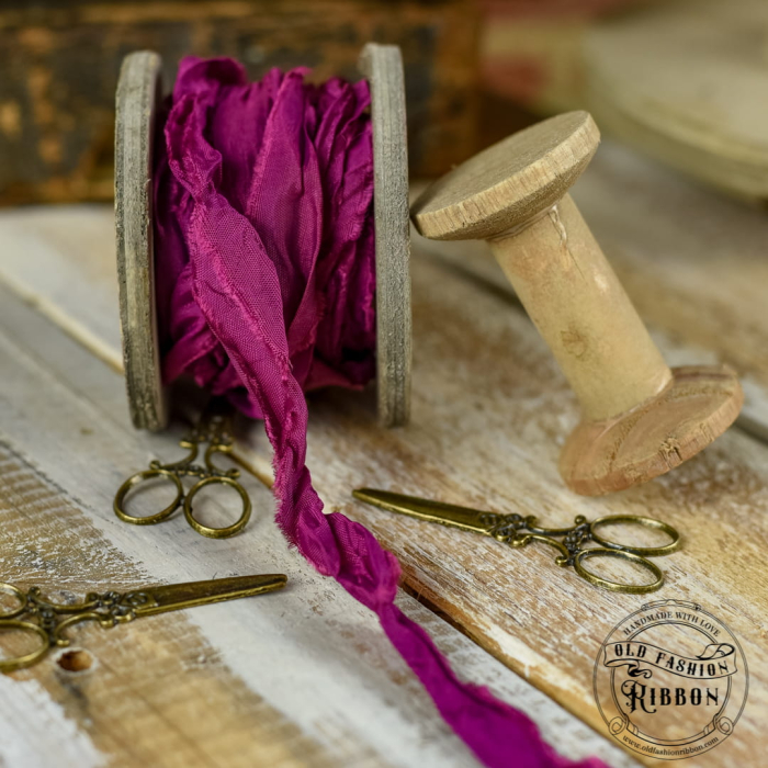 panglica-vintage-strugure-inchis-old-fashion-1-2m-1.jpg [1]