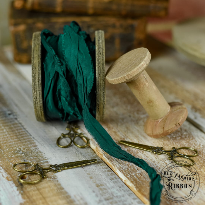 panglica-vintage-verde-de-craciun-old-fashion-1-2m-1.jpg [1]