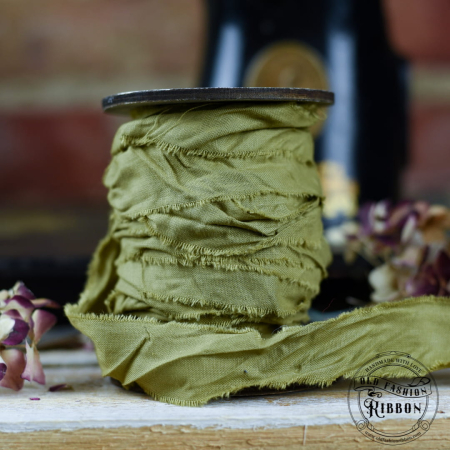 panglica-in-vintage-dark-olivka-old-fashion-ribbon.jpg [1]