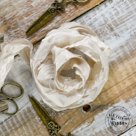 panglica-vintage-ecru-old-fashion-bobina-1.jpg [1]