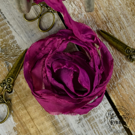 panglica-vintage-mov-strugure-inchis-old-fashion-bobina-1.jpg [1]