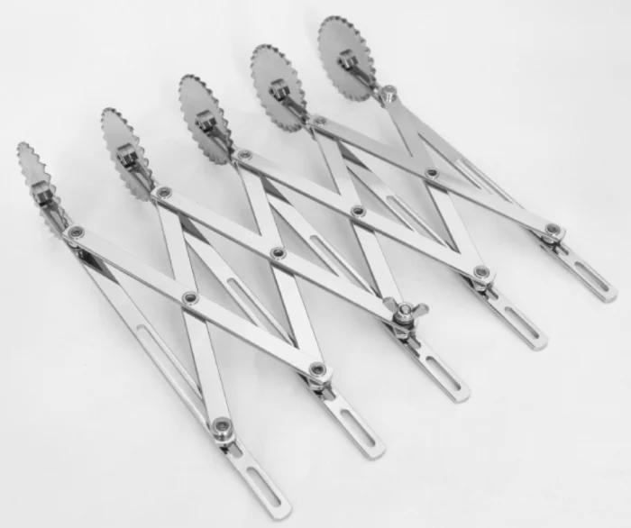 Decupatoare, Cutite - Taietor aluat extensibil cu 5 role zimtate