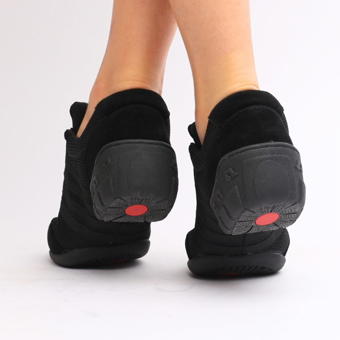 SNEAKERS [6]