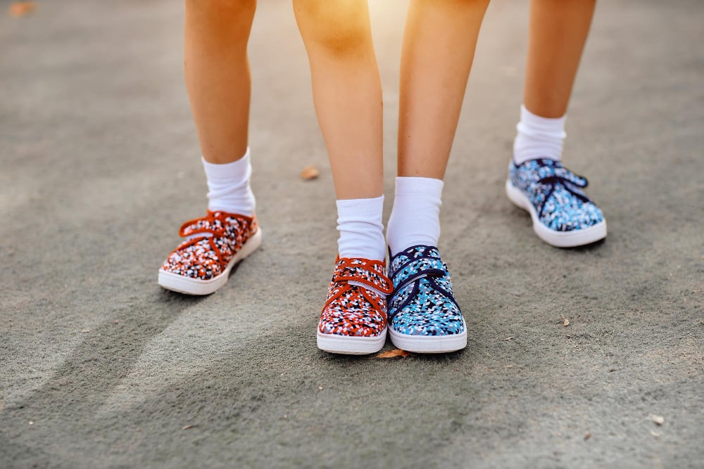 Cum alegi pantofi confortabili pentru copii în sezonul cald
