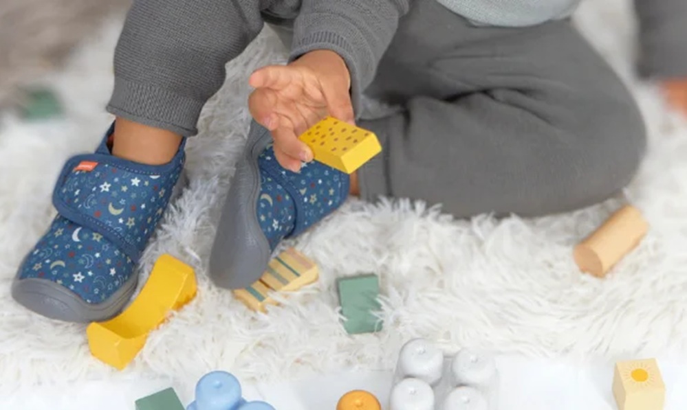 Încălțăminte pentru copii – diferența dintre pantofii de interior și cei de exterior