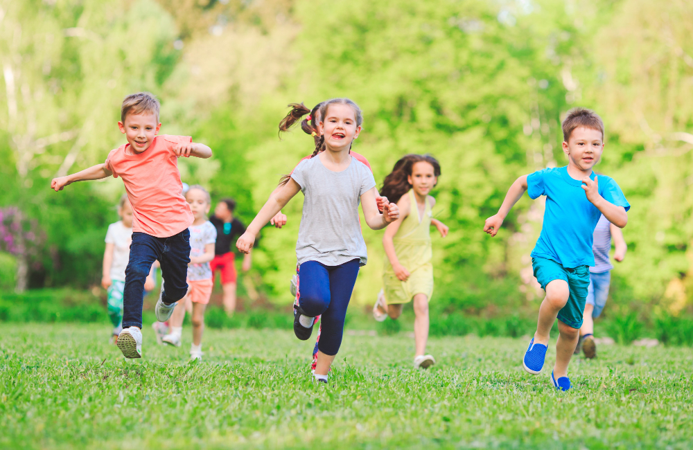 Încălțăminte practică pentru copii energici – ce modele rezistă în timp