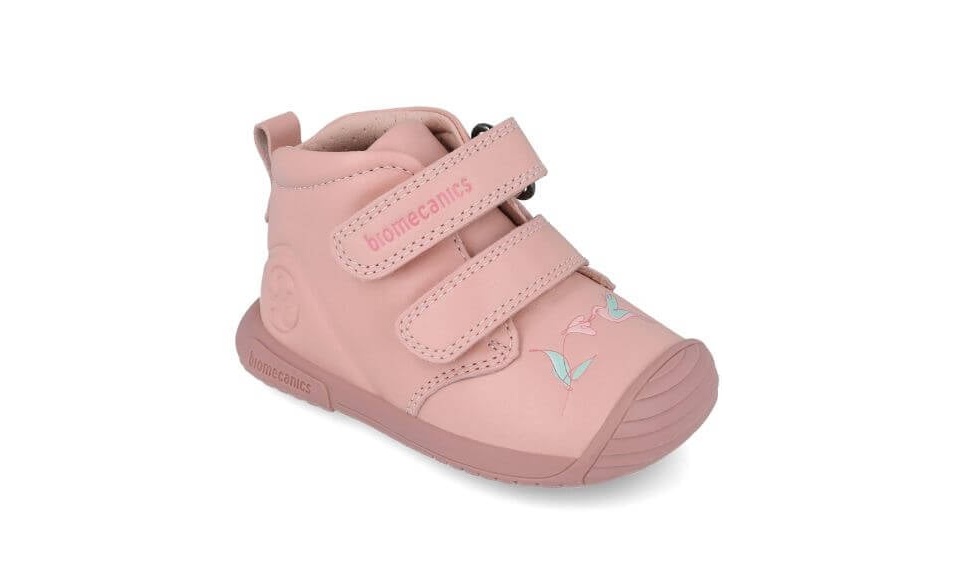 Primii pași: cum să alegi pantofiori flexibili și comozi pentru copii