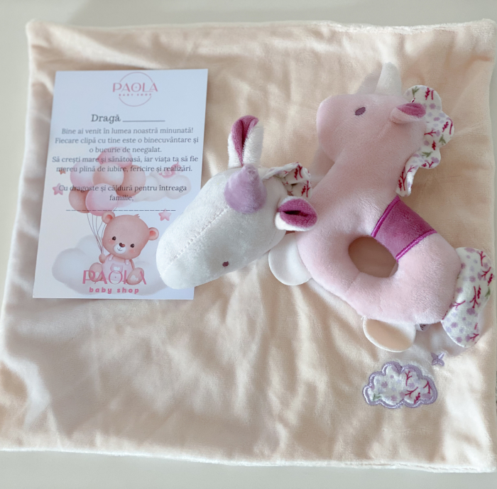 Tort de Scutece Pampers pe Două Nivele cu Două Jucării Unicorn – Cadoul Perfect pentru Nou-Născuți [5]