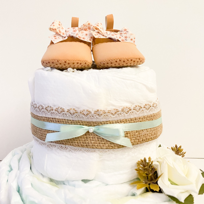 Tort din scutece Pampers pentru fetiță – Îmbrățișări Călduroase [3]