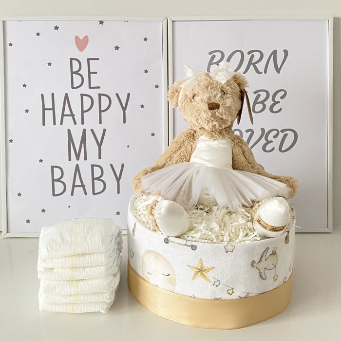 Tort din scutece pentru fetiță – Ursuleț Edda Louise Mansen și Pampers Premium Care [1]