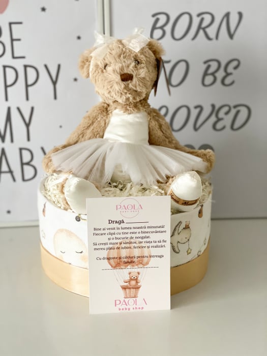 Tort din scutece pentru fetiță – Ursuleț Edda Louise Mansen și Pampers Premium Care [2]