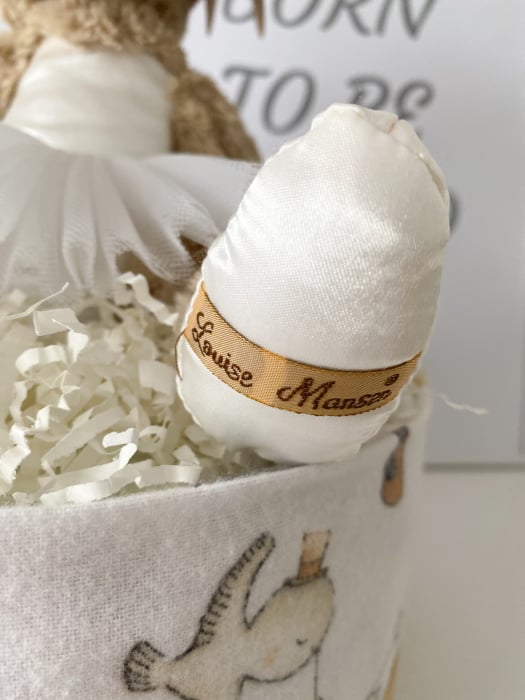 Tort din scutece pentru fetiță – Ursuleț Edda Louise Mansen și Pampers Premium Care [7]