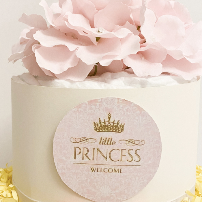 Tort Mediu de Scutece Pampers pe Două Nivele – Cadou Regal pentru Fetițe [2]