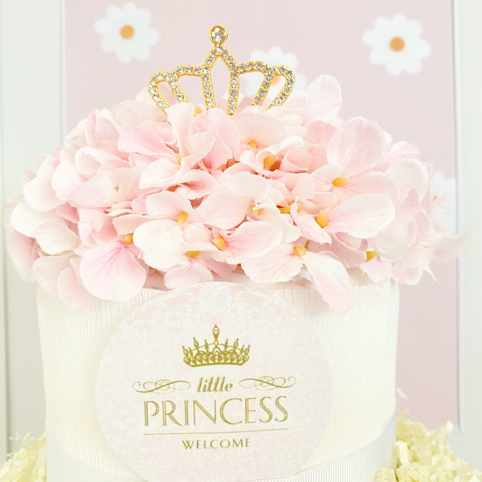 Tort Mediu de Scutece Pampers pe Două Nivele – Cadou Regal pentru Fetițe [5]