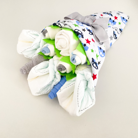 Buchet de flori din hăinuțe – 9 piese nou născut băiețel cu mașinuțe [1]