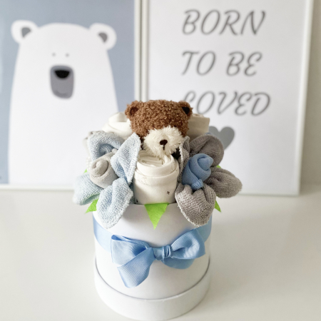 Cutii cadou pentru bebeluși - Cutie cadou nou-născut băiat – set 8 piese utile și delicate