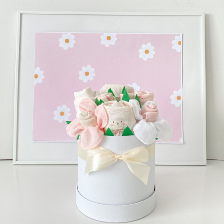Cutii cadou pentru bebeluși - Flori pentru o Minune – Cutie cadou nou-născut fetiță