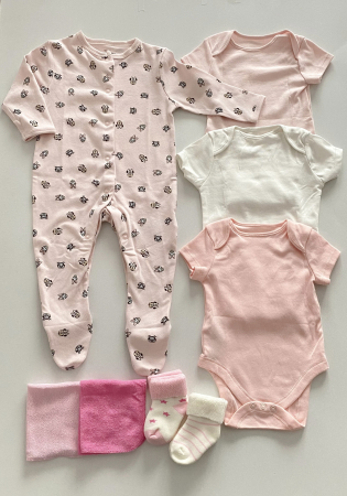 Primii pași cu Minnie – Cutie cadou bebeluși fetiță 8 piese Primark, colecția Minnie [6]