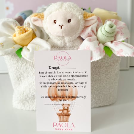 Set cadou pentru fetiță – 21 produse esențiale într-un coș textil pufos, gata de oferit [6]