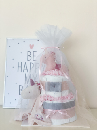Tort de Scutece Pampers pe Două Nivele cu Două Jucării Unicorn – Cadoul Perfect pentru Nou-Născuți [6]