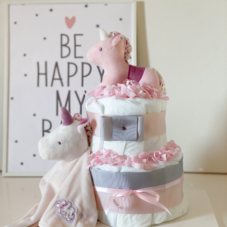 Torturi din scutece - Tort de Scutece Pampers pe Două Nivele cu Două Jucării Unicorn – Cadoul Perfect pentru Nou-Născuți