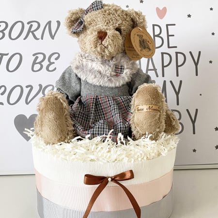 Torturi din scutece - Tort din Pampers pentru fetiță cu urs Dakota – Louise Mansen