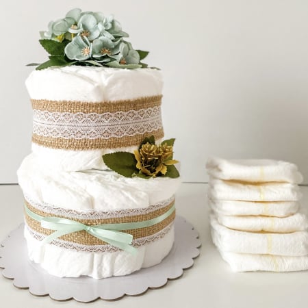 Torturi din scutece - Tort din scutece Pampers cu 2 nivele - Nature  Green