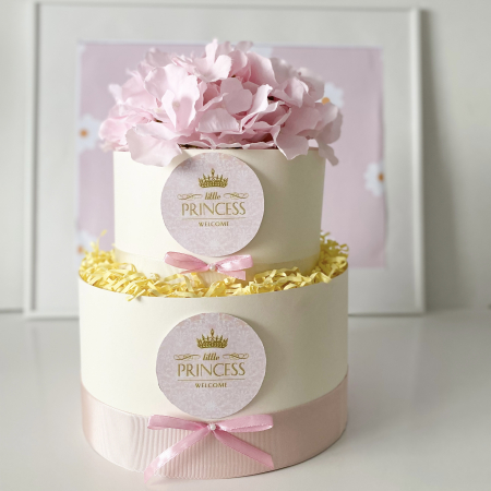 Torturi din scutece - Tort Mediu de Scutece Pampers pe Două Nivele – Cadou Regal pentru Fetițe