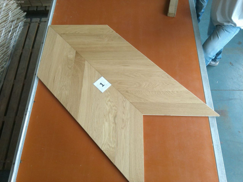 Parchet Triplu Stratificat Timisoara - PL08- Parchet multi stratificat stejar tip Chevron 45°, periat, 14/3x90x510mm, Select, Uleiat, Natural