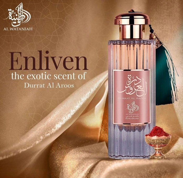 Durrat al Aroos de la Al Wataniah este un parfum arabesc pentru femei, 85ml, cu mosc alb, orhidee și tonka, o aromă floral-orientală caldă și sofisticată. [5]