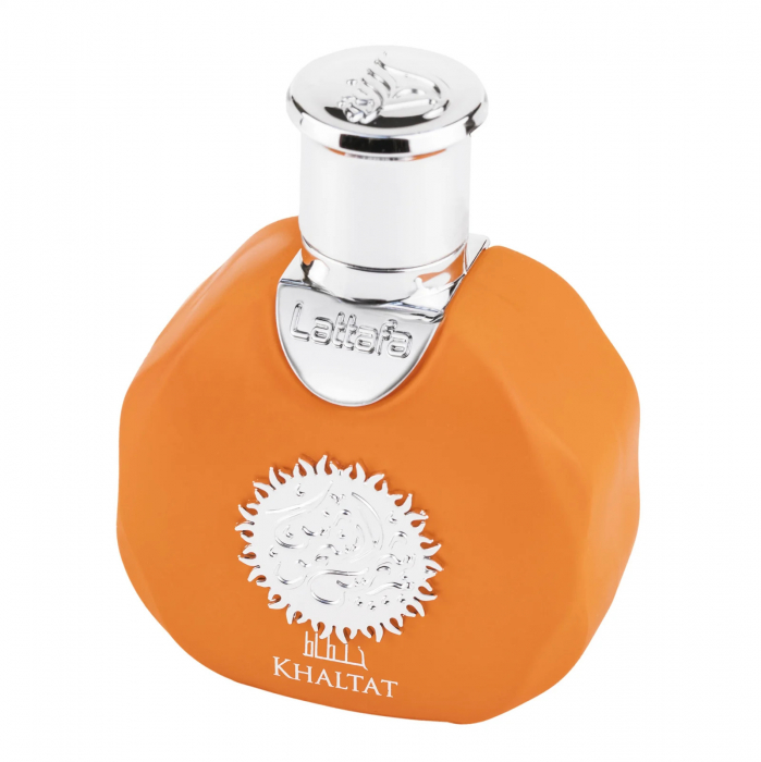 Khaltat Shamoos de la Lattafa este un parfum arabesc pentru femei, 35ml, cu lămâie, ambră și cedru, o aromă fresh-fructată cu accente rășinoase elegante. [3]