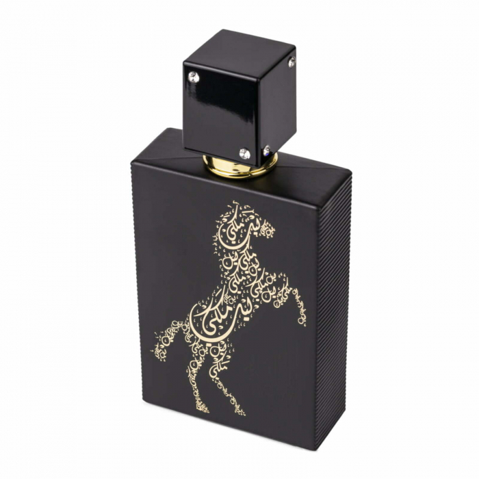 Lail Maleki de la Lattafa este un parfum arabesc unisex, 100ml, cu miere, smirnă și flori – intens, oriental și rafinat. [3]