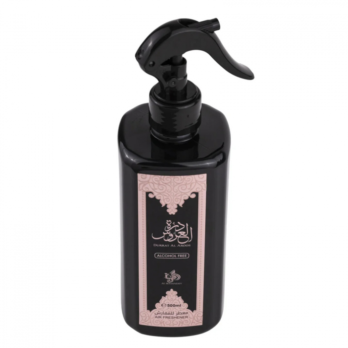Durrat Al Aroos de la Al Wataniah este un parfum de cameră fără alcool, 500ml, cu vanilie, orhidee și cypriol, o aromă dulce-orientală pentru o casă rafinată. [2]