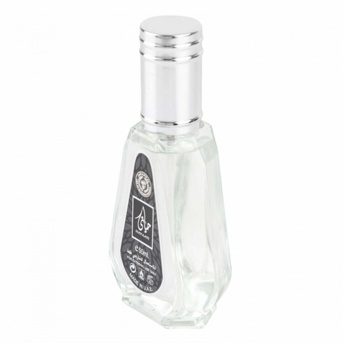 Hayaati Men de la Ard Al Zaafaran este un parfum arabesc pentru bărbați, 50ml, cu bergamotă, cedru și ambră – o aromă lemnoasă, condimentată și persistentă. [3]