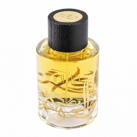 Thara Al Oud de la Ard Al Zaafaran este un parfum arabesc pentru bărbați, 100ml, cu oud, piele și iasomie, o compoziție puternică, caldă și rafinată. [1]