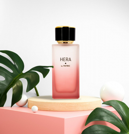 Hera by Patric este o apă de parfum pentru femei de 100 ml, cu o aromă floral-fructată și rafinată, inspirată de ZARKOPERFUME Pink Molécule. [2]