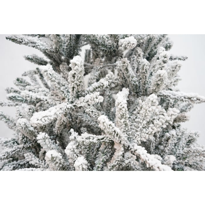 Brad Artificial de Craciun, Flippy, 2.10 m inaltime, Verde, Pulverizat alb-tip zapada, Diametru inferior 130 cm, Interior/ Exterior [5]