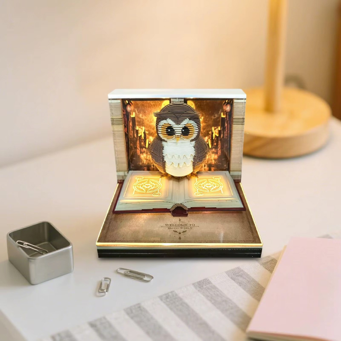 Calendar Interactiv 3D 2026, Flippy, Calendar de Sculptura cu Luminite LED, Bufnita Magic World, pentru Copii, Calendar de Birou Ornamentat, 9 x 9 x 6.8 cm, Maro [4]