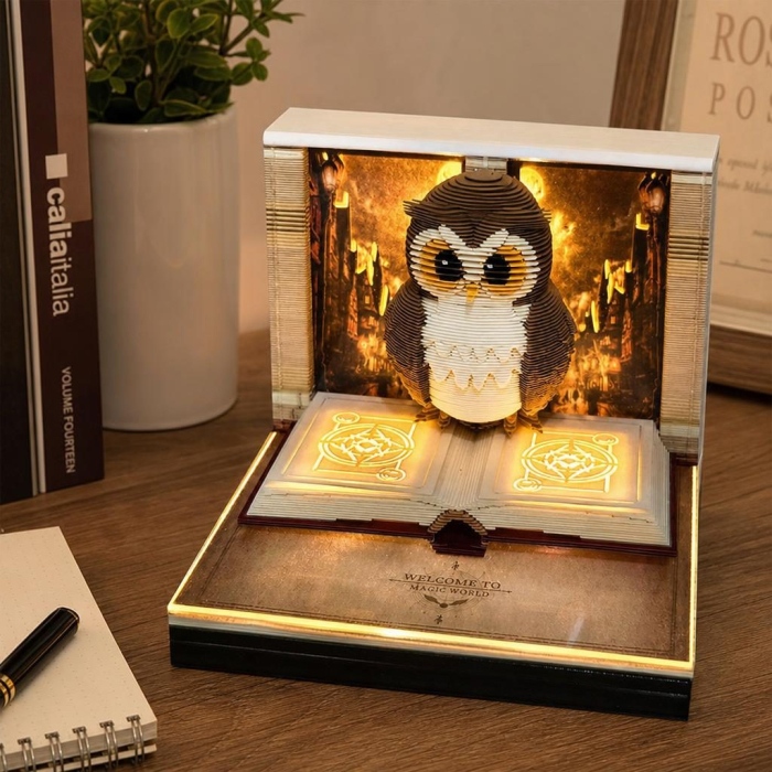 Calendar Interactiv 3D 2026, Flippy, Calendar de Sculptura cu Luminite LED, Bufnita Magic World, pentru Copii, Calendar de Birou Ornamentat, 9 x 9 x 6.8 cm, Maro [9]