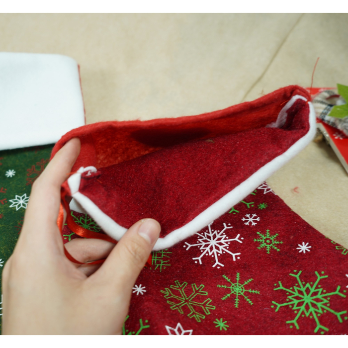 Ciorap Cadouri, culoare rosie,imprimeu sclipici -fulg, marimea 20x33cm, Flippy [3]