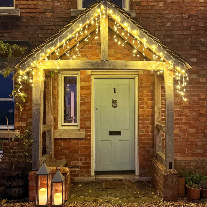 Instalatie Craciun Yoto, Tip Franjuri/Turturi, 4 m, 120 LED-uri, Prelungitor 1.5 m, 8 Jocuri de Lumini, Interconectabila, Conectare la Retea, Fir transparent, Interior/Exterior, Alb Cald [7]